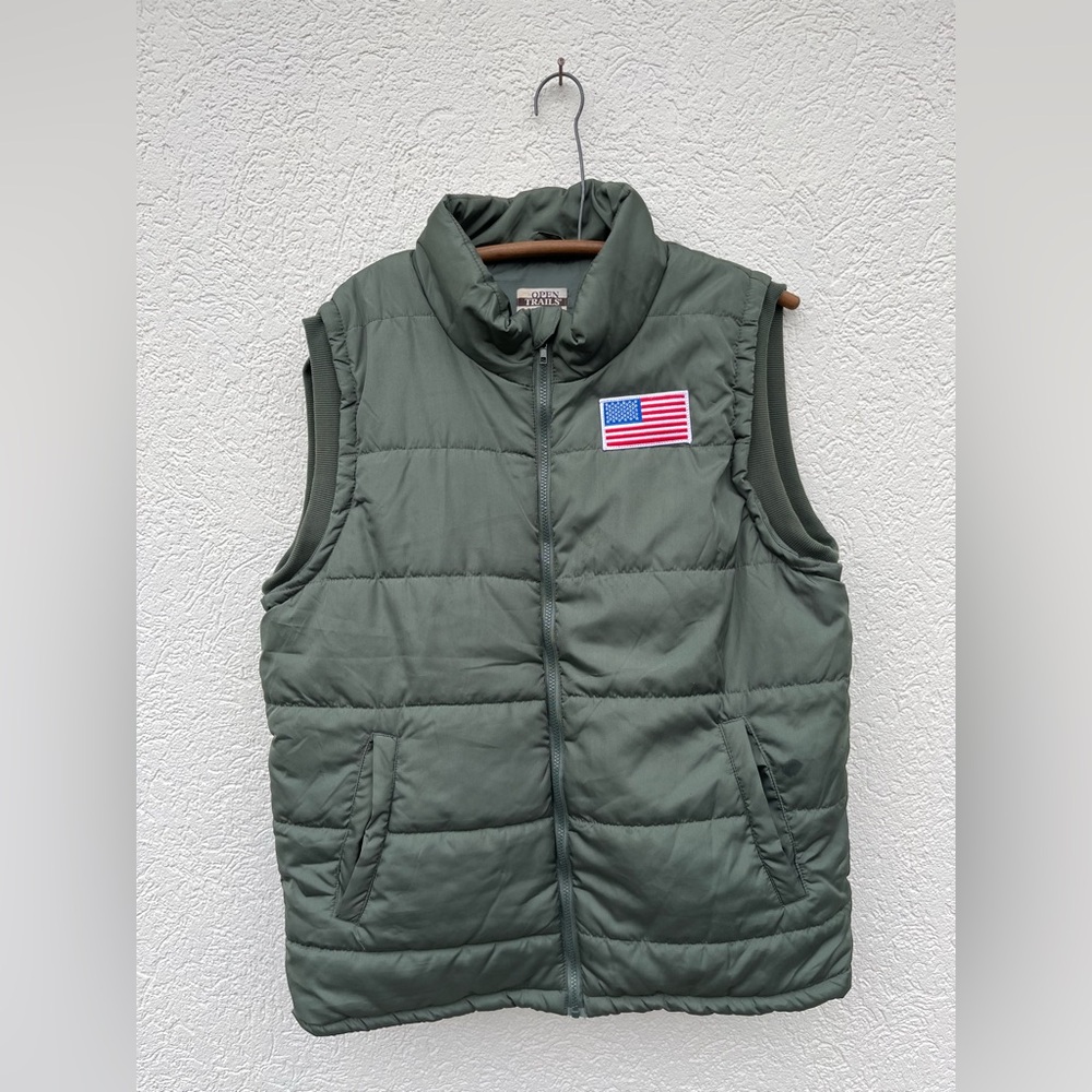 VTG Open Trails Poly Vest w/ sewn American flag on chest
